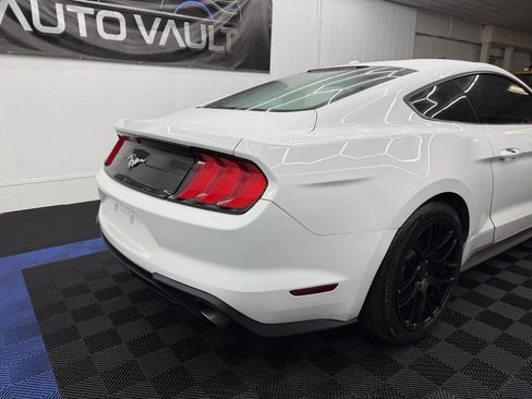 Used 2019 Ford Mustang Coupe RWD image 3
