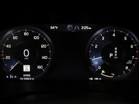 Used 2020 Volvo XC40 T5 R-Design image 18