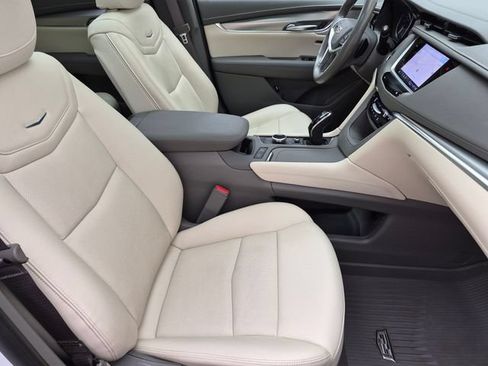 Certified 2023 Cadillac XT5 Premium Luxury w/ LPO, Floor Liner Package AWD/4WD image 27