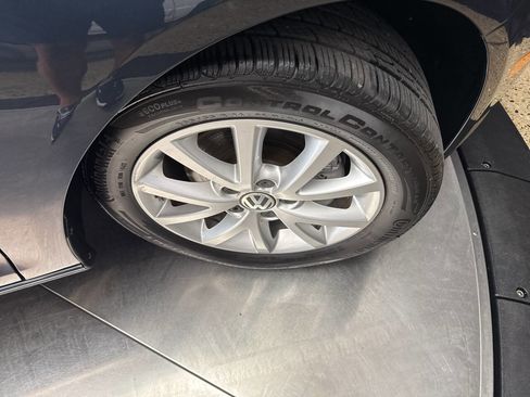 Used 2010 Volkswagen Jetta SE image 32