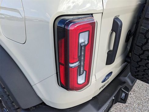 New 2025 Ford Bronco Outer Banks w/ Black Appearance Package image 10