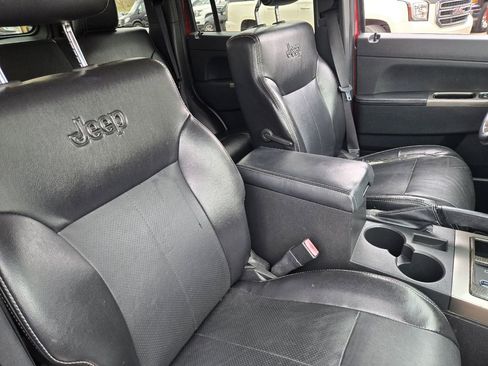 Used 2012 Jeep Liberty Limited Jet w/ Exterior Appearance Group image 24