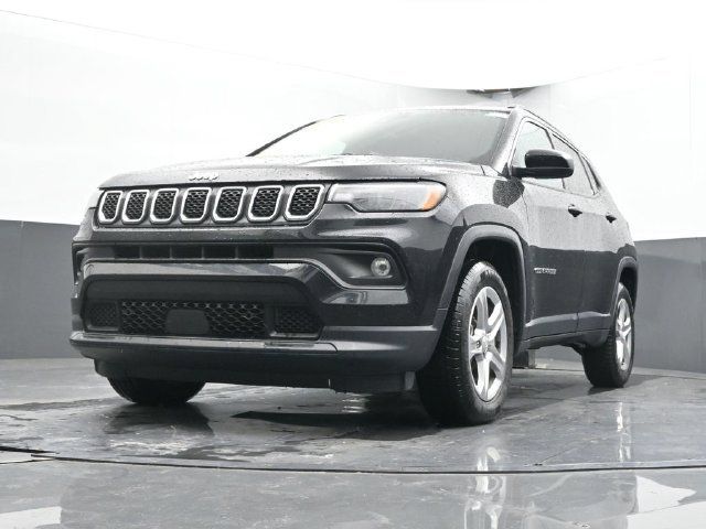 Used 2024 Jeep Compass Latitude w/ Altitude Special Edition AWD/4WD image 47