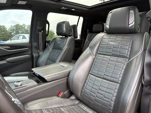 Used 2023 Cadillac Escalade ESV V AWD/4WD image 14
