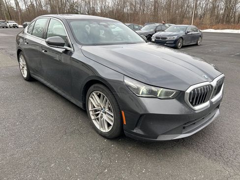 Used 2025 BMW 530i xDrive w/ Premium Package image 7