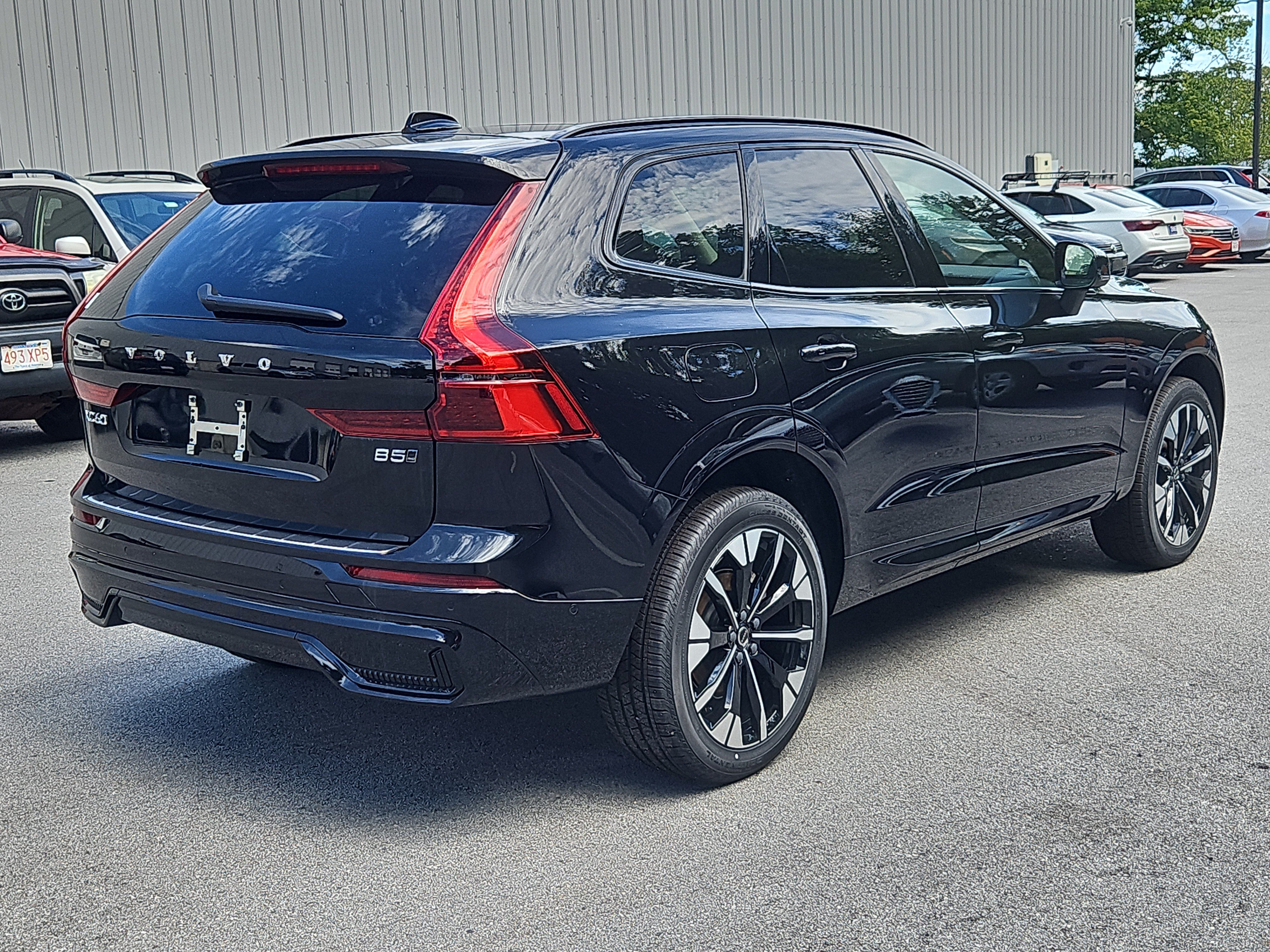 New 2026 Volvo XC60 B5 Plus w/ Protection Package Premier AWD/4WD image 2