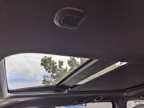 New 2026 Chrysler Pacifica Limited w/ S Appearance Package image 16