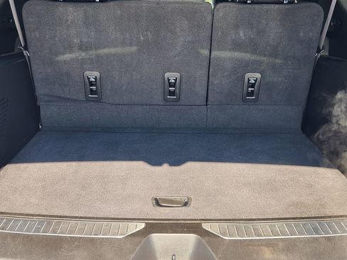 Used 2022 Chevrolet Suburban Premier image 32