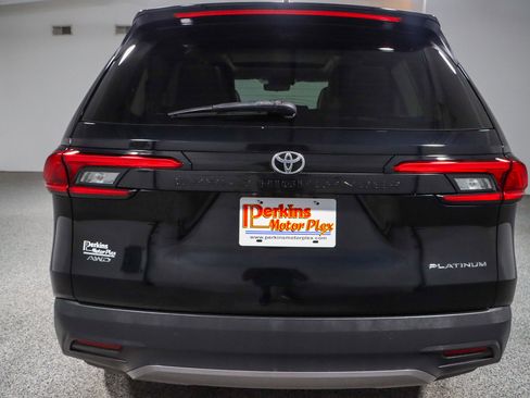Used 2024 Toyota Grand Highlander AWD image 8