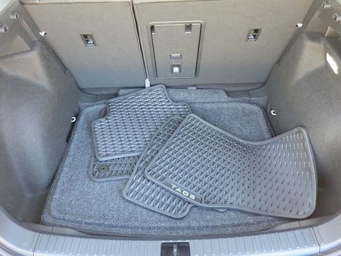 Certified 2025 Volkswagen Taos SE image 7