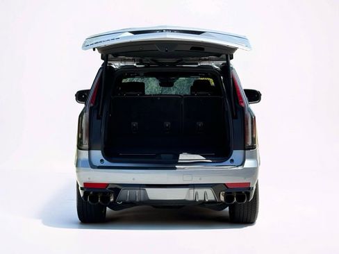 Certified 2024 Cadillac Escalade V w/ LPO, ONYX Package AWD/4WD image 17