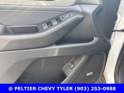 Used 2021 Chevrolet Traverse LT w/ LT Premium Package image 11