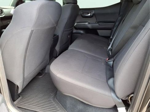 Used 2018 Toyota Tacoma TRD Sport AWD/4WD image 17