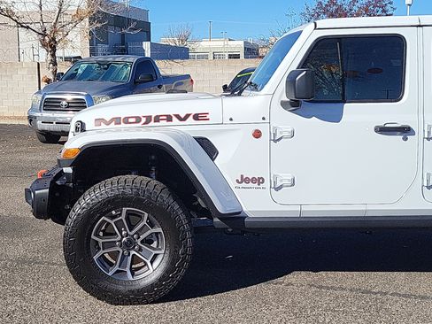 New 2025 Jeep Gladiator Mojave image 2