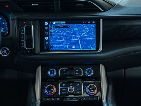 Used 2022 GMC Yukon Denali w/ Denali Premium Package AWD/4WD image 29