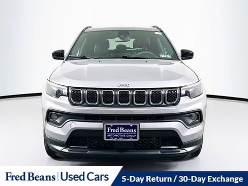Used 2023 Jeep Compass Latitude AWD/4WD image 2