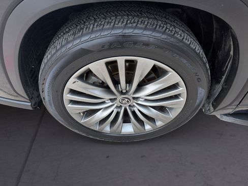 Used 2021 Toyota Highlander Platinum image 14