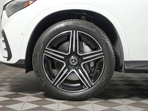 Used 2025 Mercedes-Benz GLC 350e 4MATIC image 9