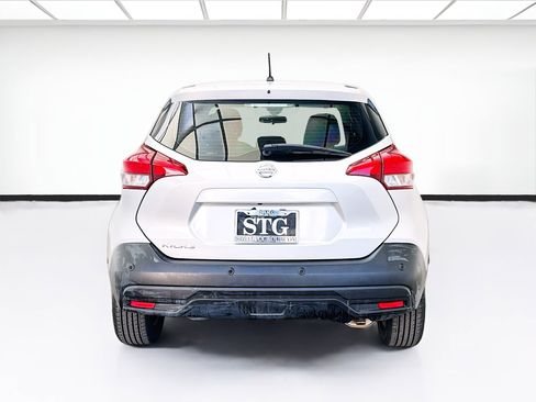 Used 2020 Nissan Kicks S image 5