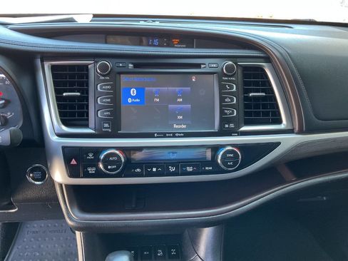 Used 2018 Toyota Highlander Limited image 26
