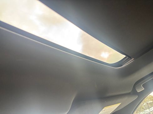 Used 2019 Ford Explorer Platinum image 19