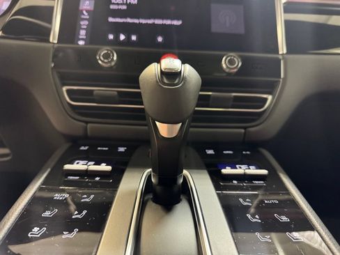 Used 2025 Porsche Macan w/ Premium Package Plus AWD/4WD image 28