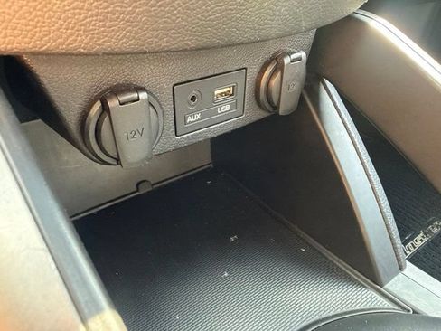 Used 2016 Hyundai Veloster Turbo FWD image 28