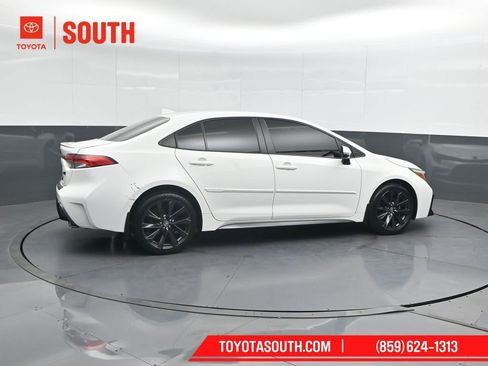 Used 2023 Toyota Corolla SE FWD image 3
