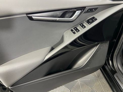 Used 2023 Kia Niro SX image 26