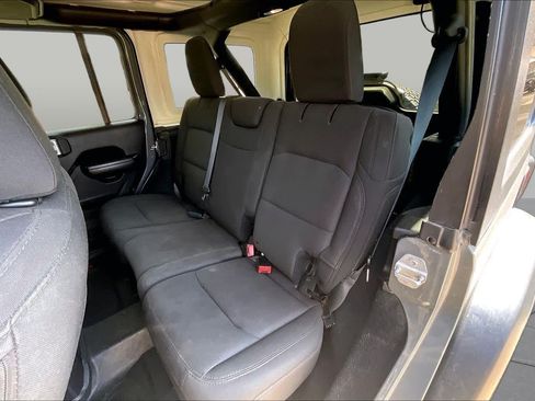 Used 2018 Jeep Wrangler Unlimited Sport AWD/4WD image 19