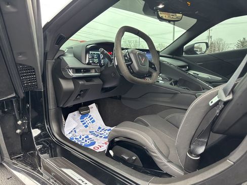 Used 2023 Chevrolet Corvette Stingray Convertible w/ Z51 Performance Package image 17