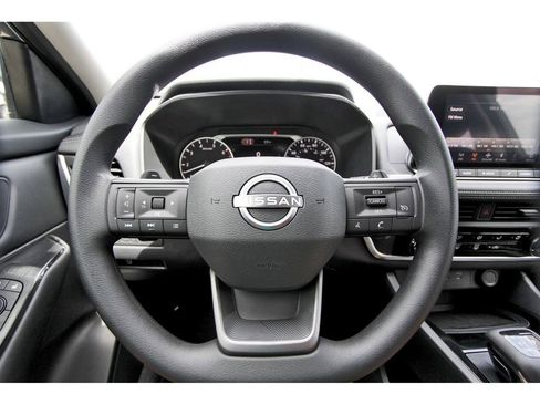 Used 2026 Nissan Rogue S FWD image 13