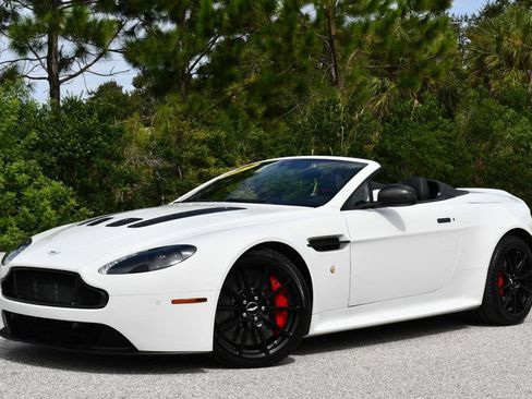 Used 2017 Aston Martin V12 Vantage S RWD image 2