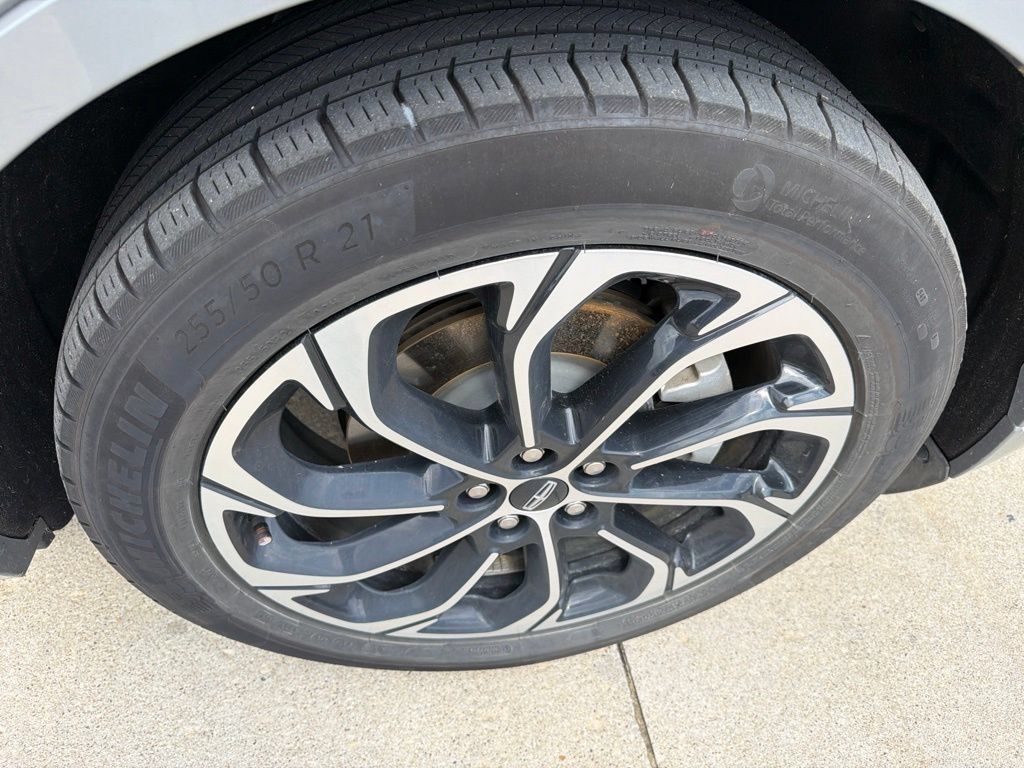 Used 2025 Lincoln Nautilus Reserve AWD/4WD image 14