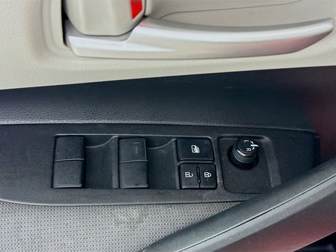 Used 2021 Toyota Corolla LE image 20