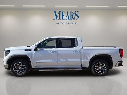 Used 2023 GMC Sierra 1500 SLT w/ SLT Premium Package AWD/4WD image 2