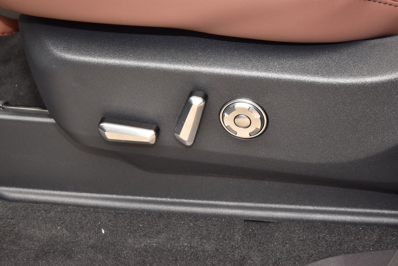 New 2026 Lincoln Navigator Reserve AWD/4WD image 38