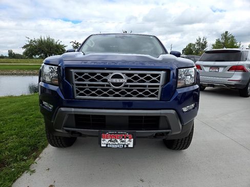 Used 2022 Nissan Frontier SV image 2