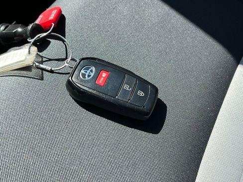 Used 2025 Toyota Tacoma TRD Off-Road image 21