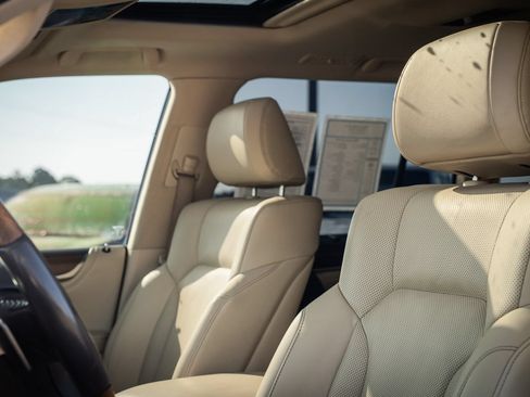 Used 2020 Lexus LX 570 4WD w/ Luxury Package image 28