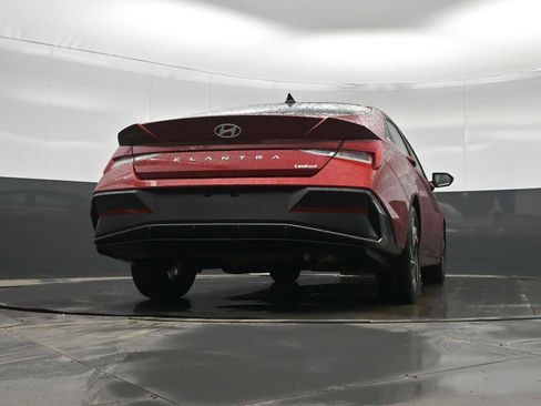 Certified 2025 Hyundai Elantra Limited image 36