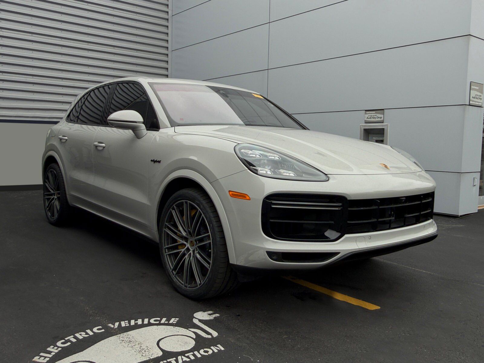 Certified 2020 Porsche Cayenne Turbo S AWD/4WD image 7