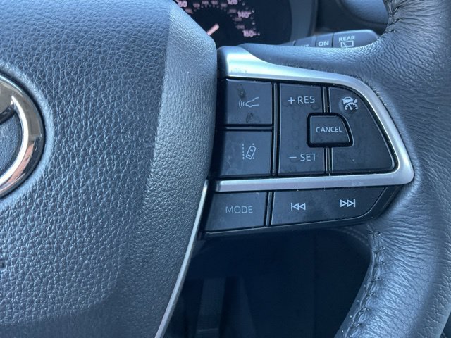 Used 2025 Toyota Sienna XLE FWD image 30