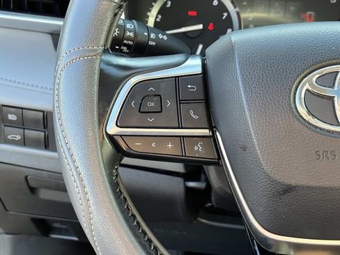Used 2021 Toyota Highlander XLE AWD/4WD image 31