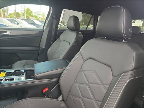 Used 2025 Volkswagen Atlas Cross Sport SE AWD/4WD image 18