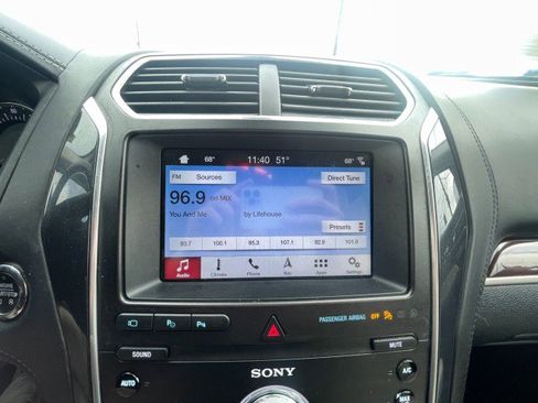 Used 2019 Ford Explorer Platinum image 32