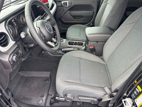 New 2025 Jeep Gladiator Sport image 12