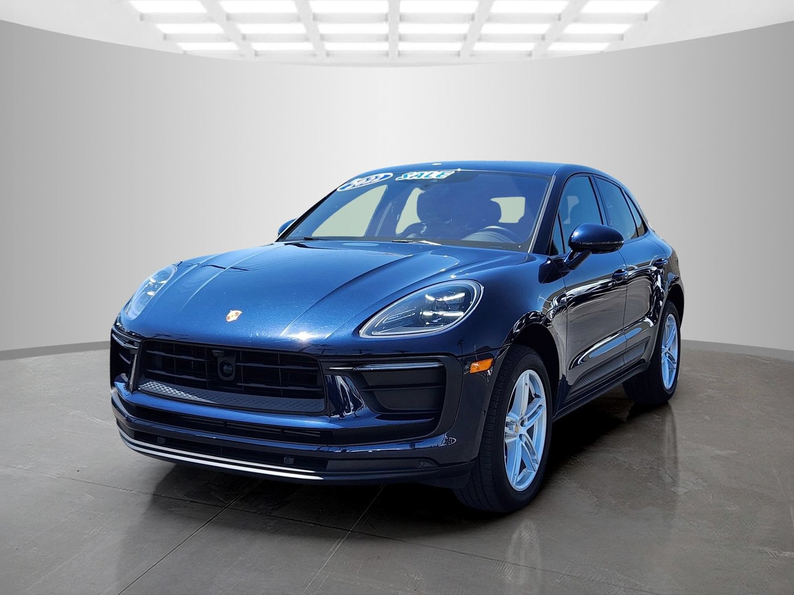 Used 2022 Porsche Macan AWD/4WD image 3