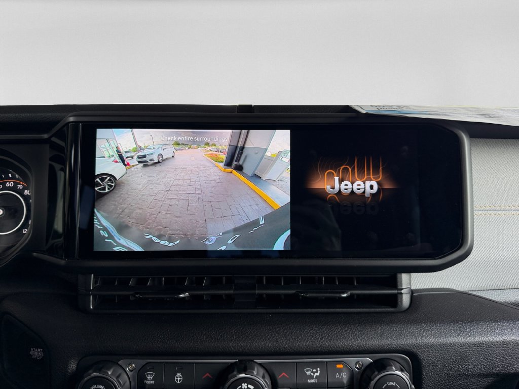 Used 2025 Jeep Wrangler Unlimited Sport AWD/4WD image 16