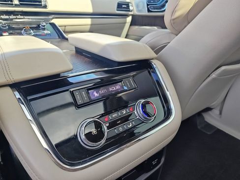 Used 2020 Lincoln Navigator Reserve w/ Luxury Package RWD image 15